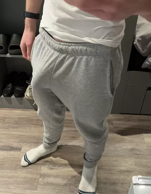 Who likes grey joggers!?
