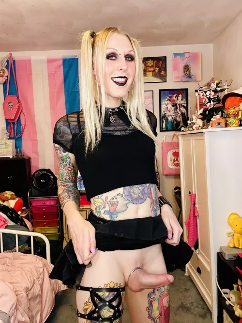 Who’s gonna be a good sissy and suck my cock?