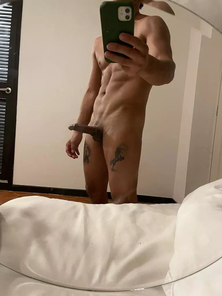 (29)Sunday alone at home, no one came to visit me :( So....I took some pics lol