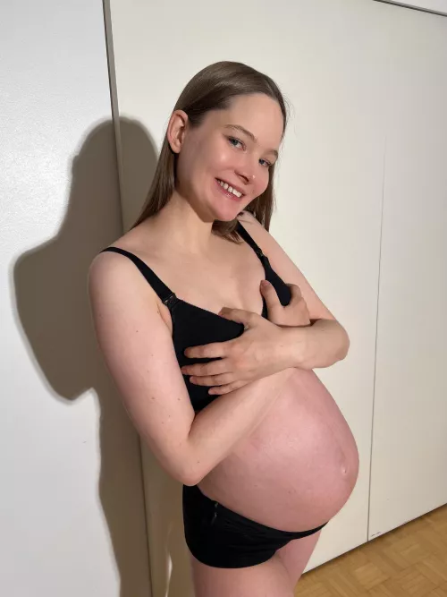 33 weeks pregnant and I'm just all belly now