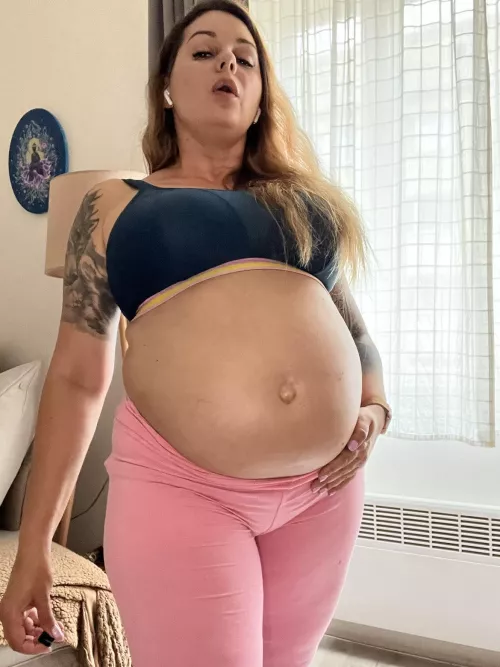 All hail to the mighty piggy queen! 🐷