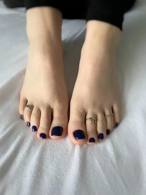 All I want for christmas is a tongue around my toes👅