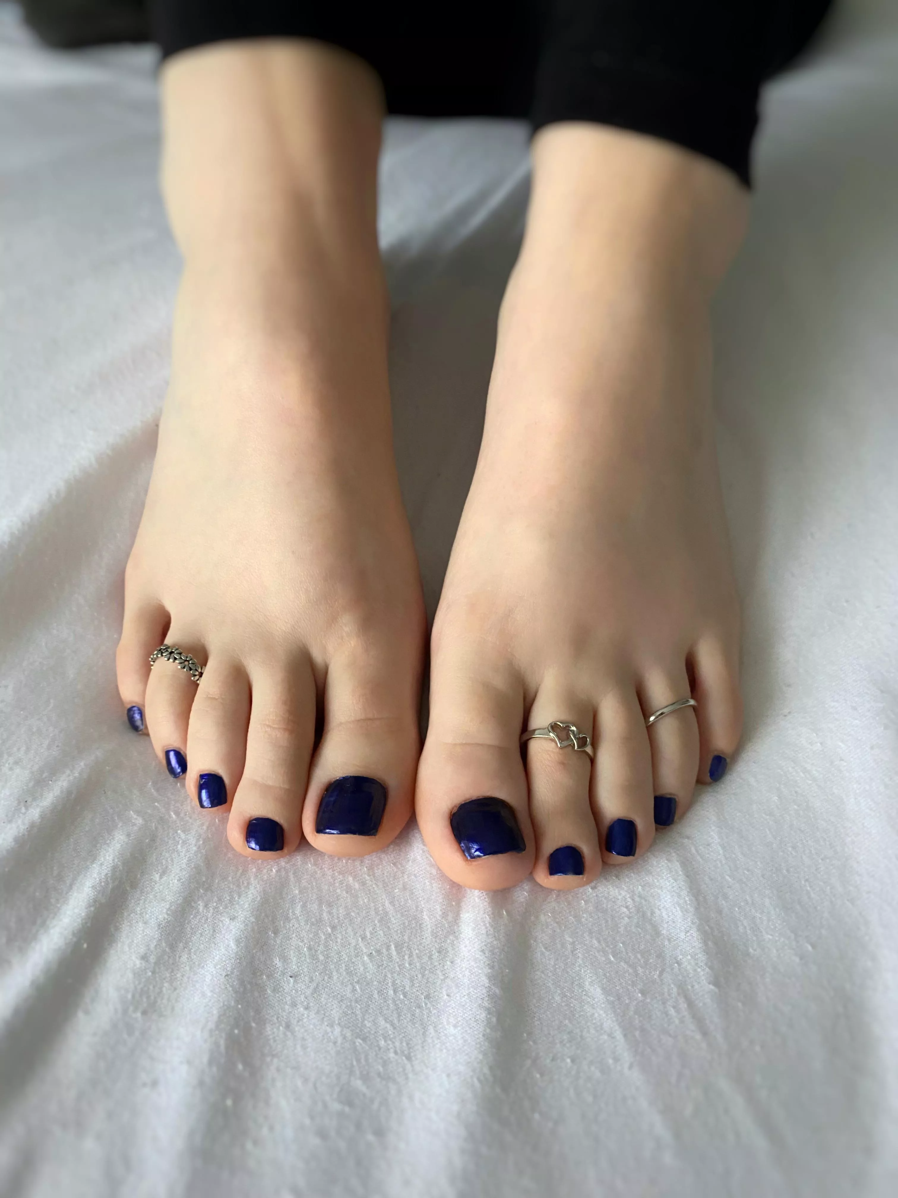 All I want for christmas is a tongue around my toes👅