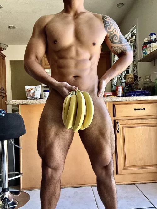 Anyone wanna eat my bananas?🍌