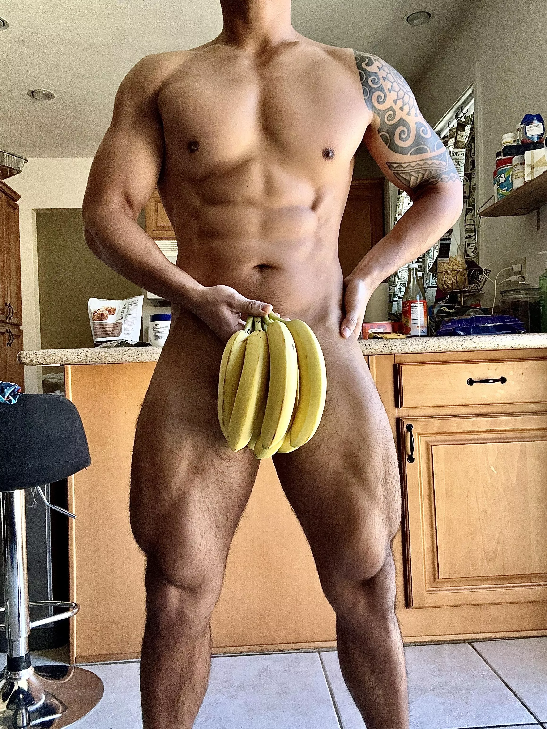 Anyone wanna eat my bananas?🍌