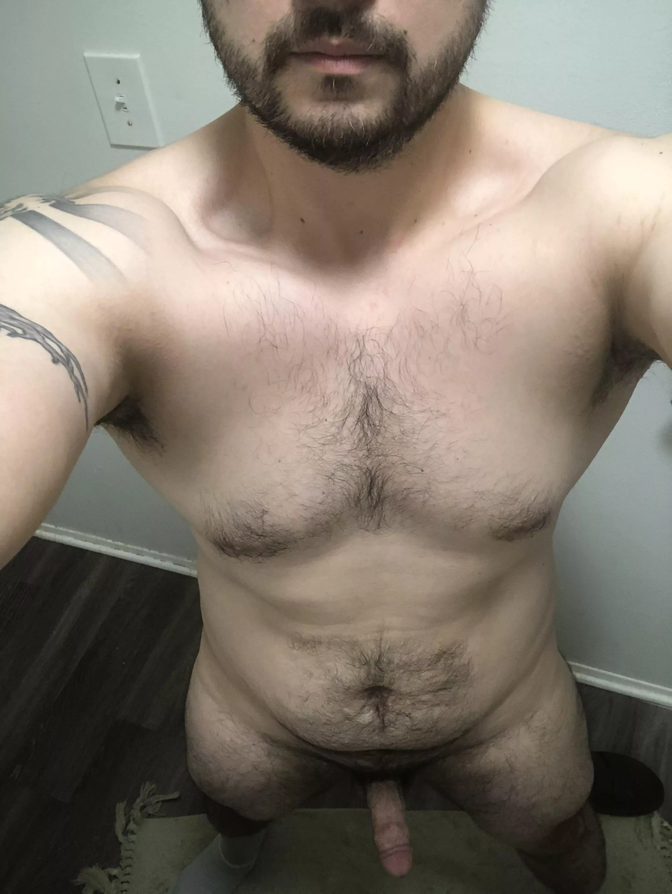Are thick dadbods allowed here? 🥹