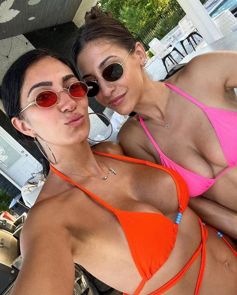 Bikini Friends 👙👙