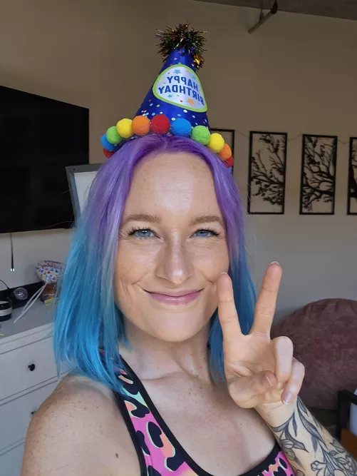 Blue hair + Blue eyes