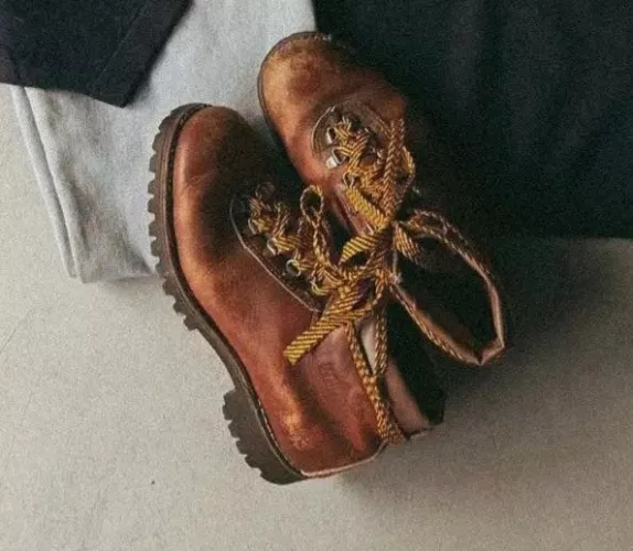 Can someone find this boots??