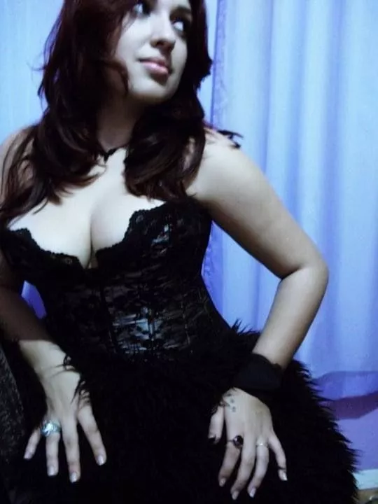 F34 - A photo from a decade ago when I was a goth girl