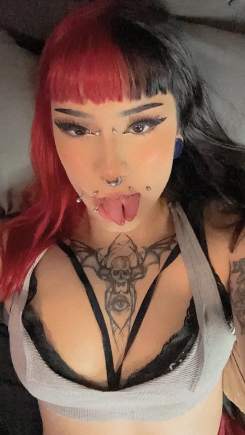 Feeling pretty today🖤