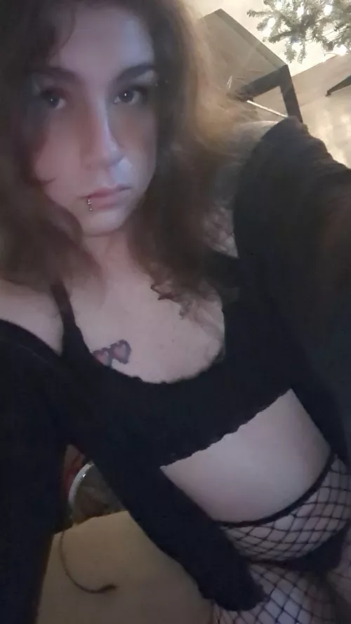 Fishnets feel so nice 😖