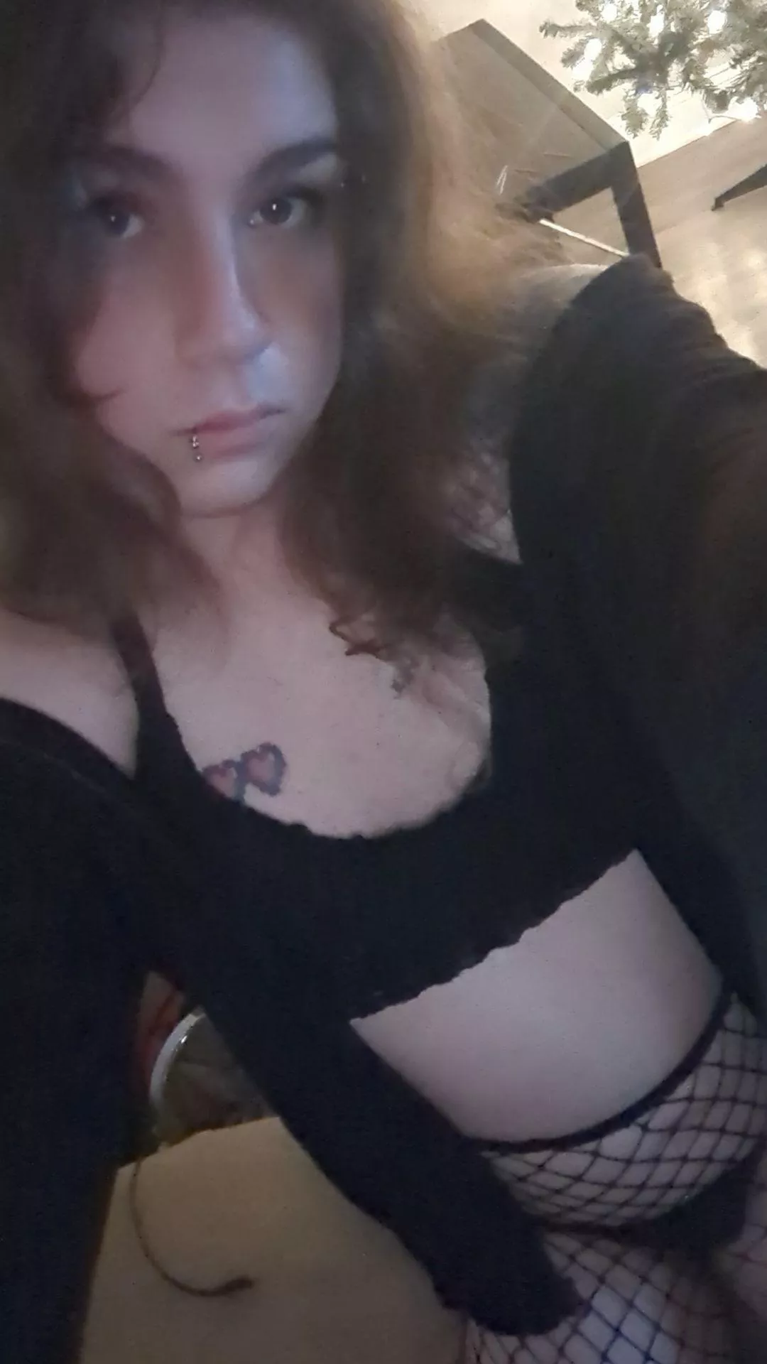 Fishnets feel so nice 😖