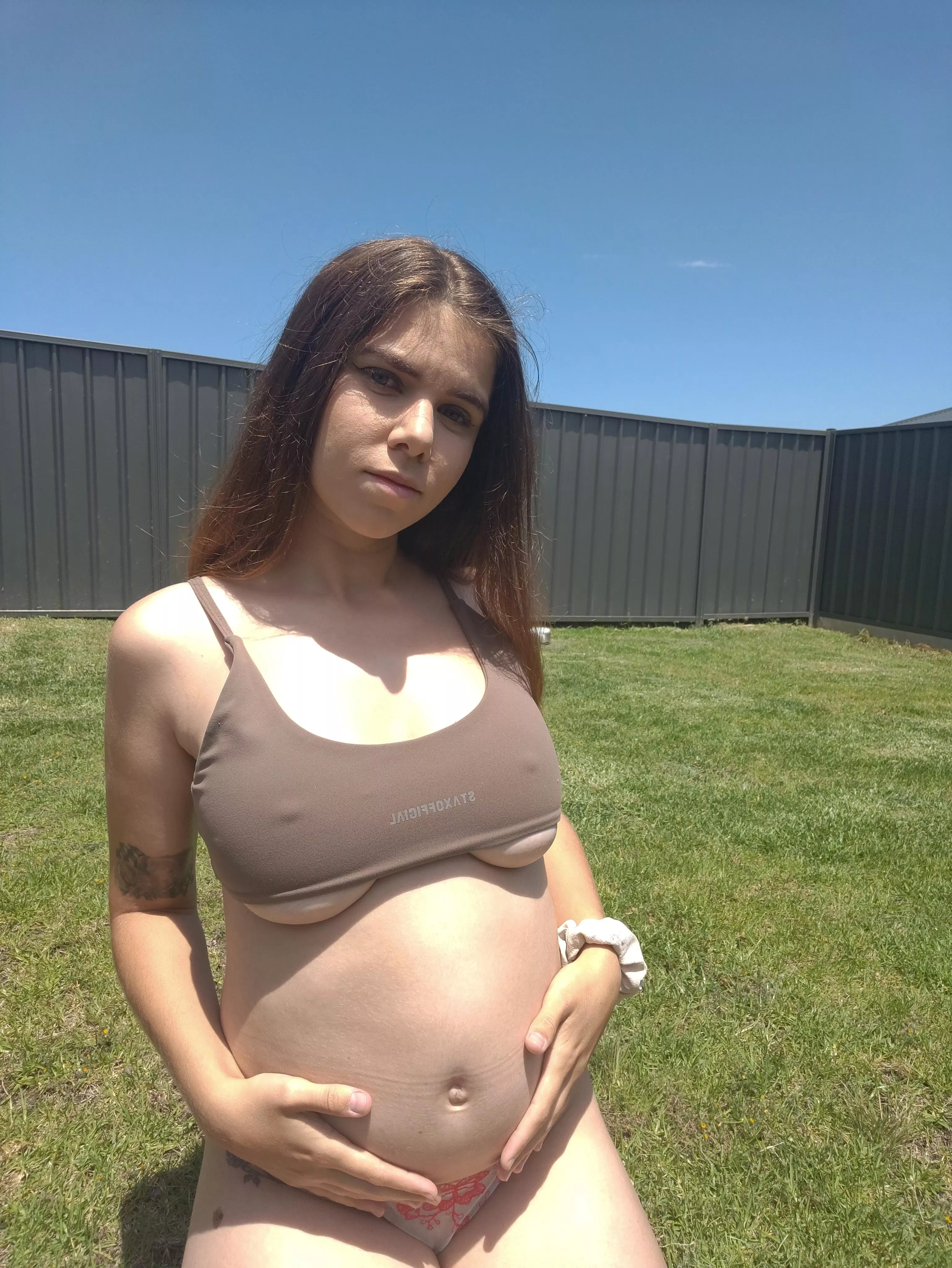 Getting some sun on my pregnant belly 🥰