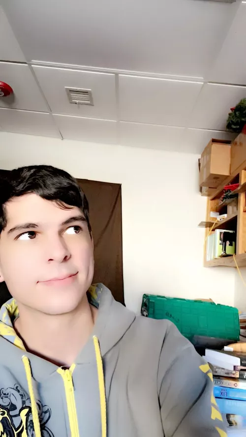 happy monday gaymers c: play with me sometime 😌