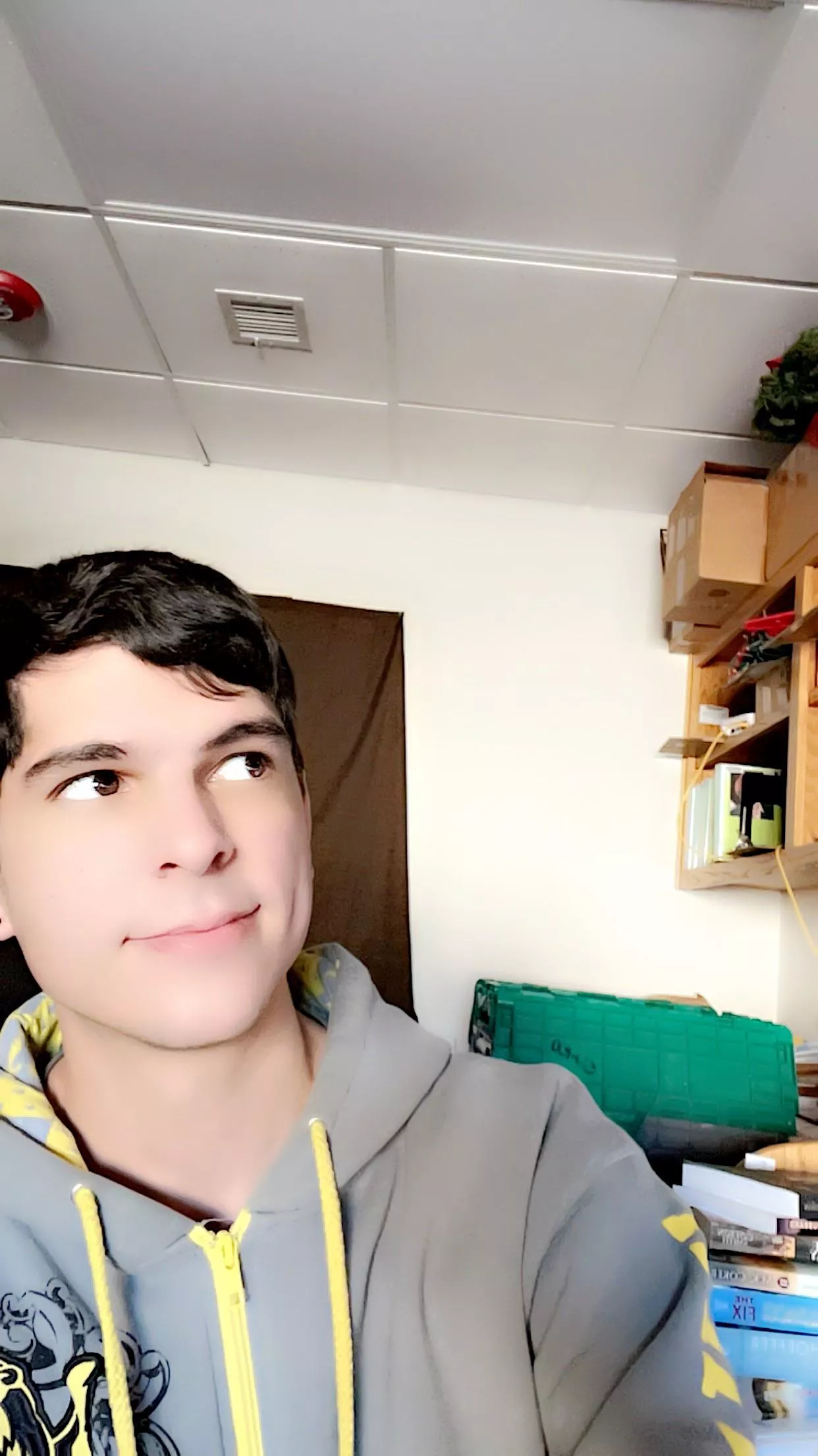 happy monday gaymers c: play with me sometime 😌