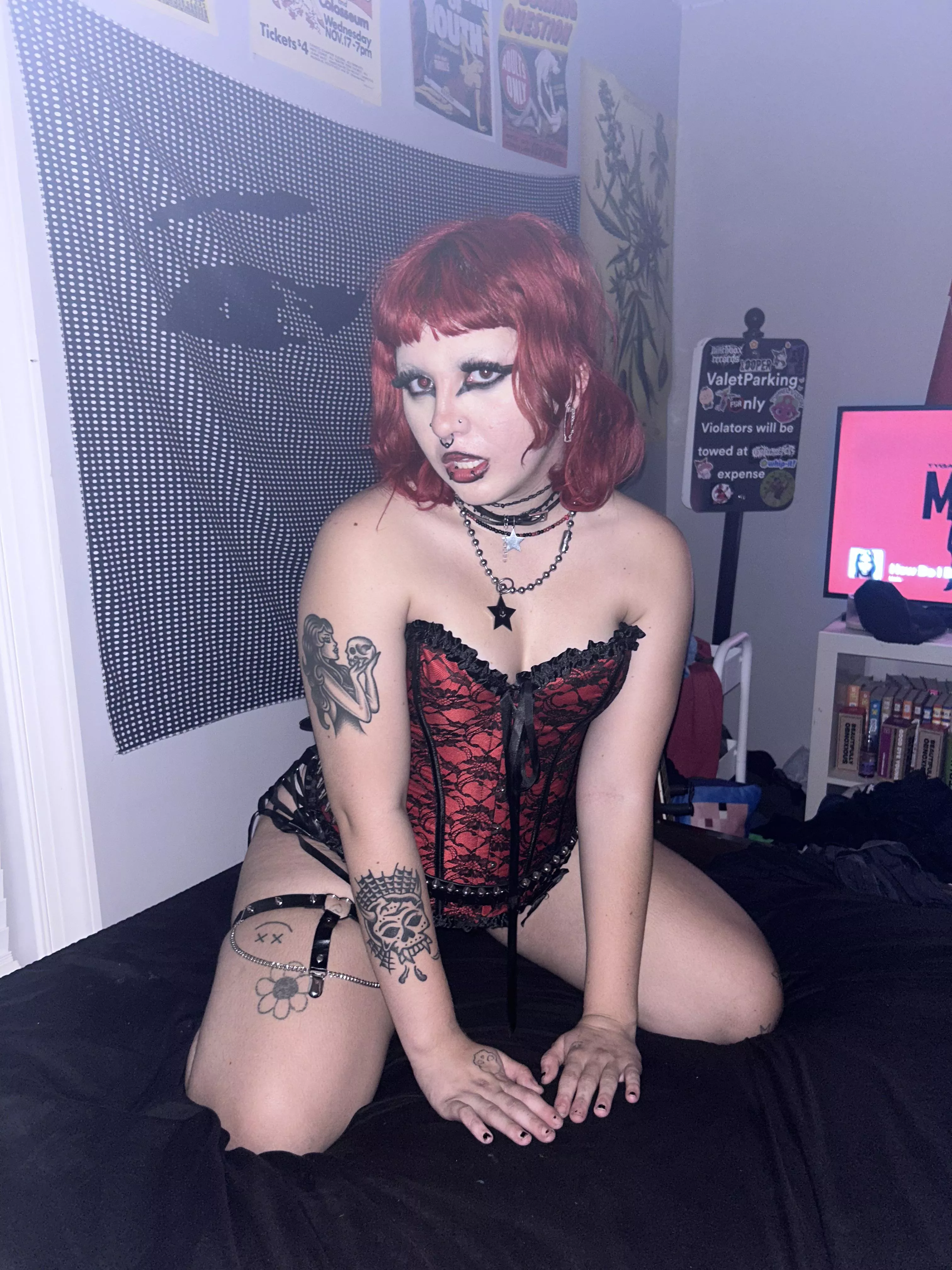 hello to all my night owls 🖤👻