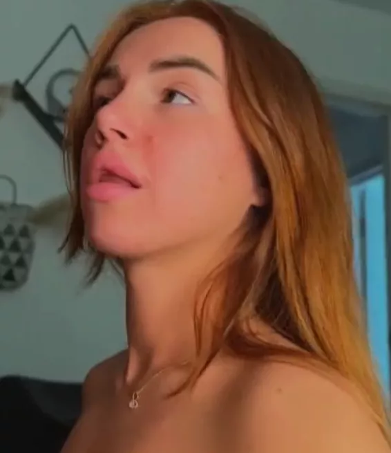 hey someone know who she is ?