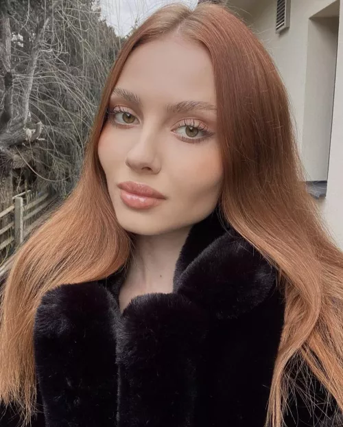 How do you like my red hair?