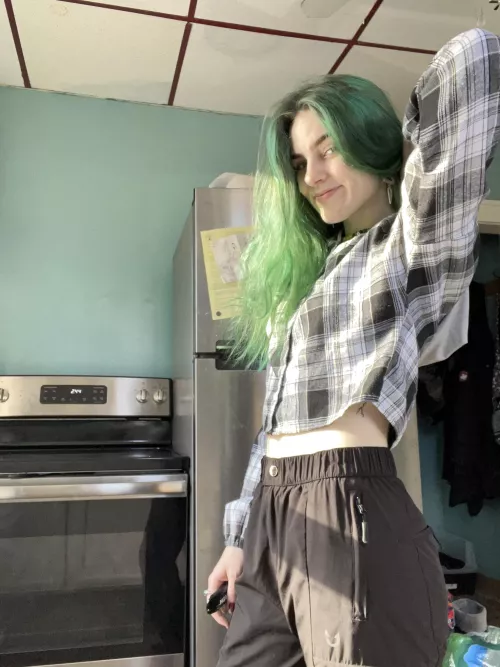 I am definitely a crop top girl. That’s where all the art is 💚😌