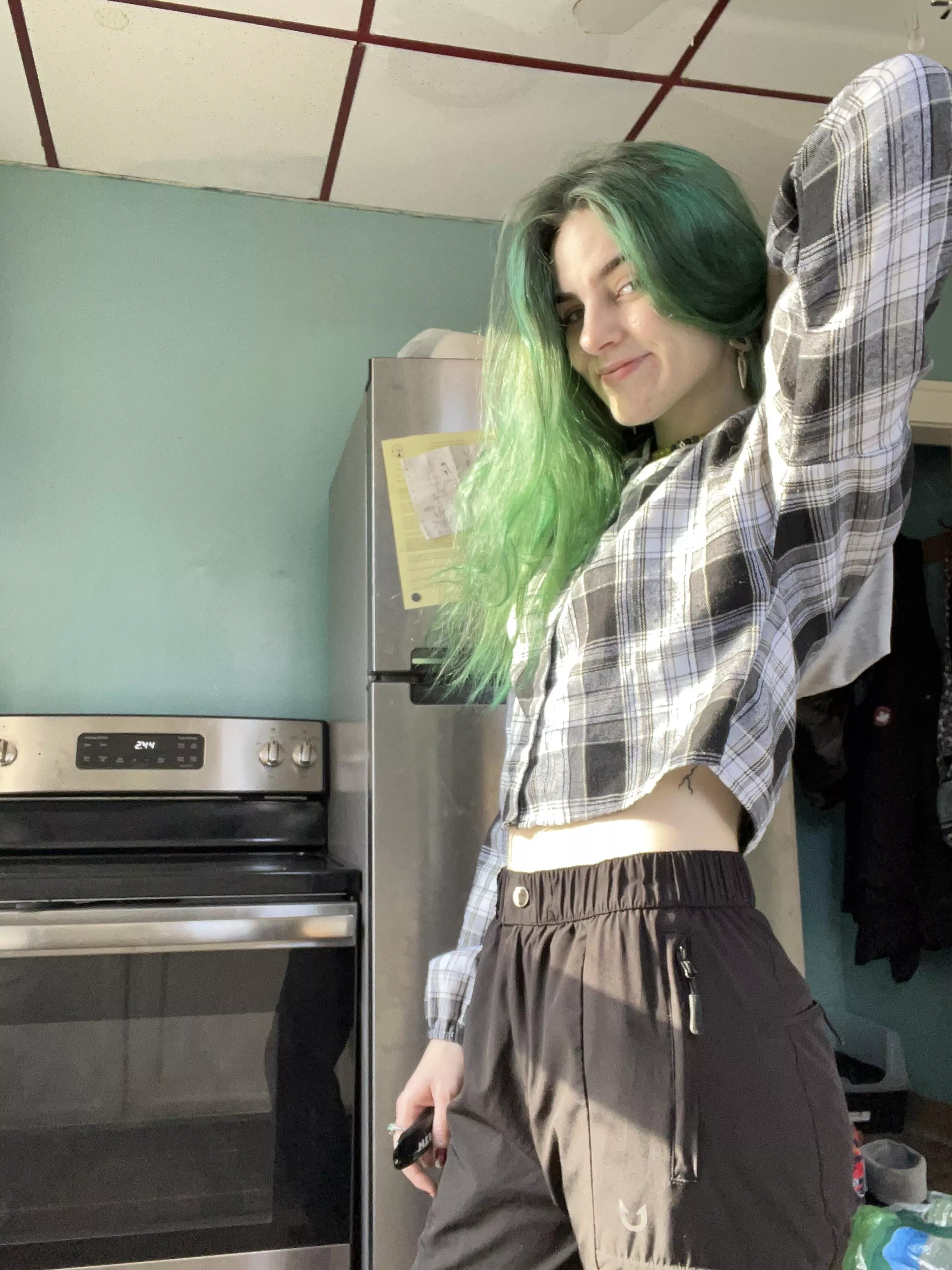 I am definitely a crop top girl. That’s where all the art is 💚😌