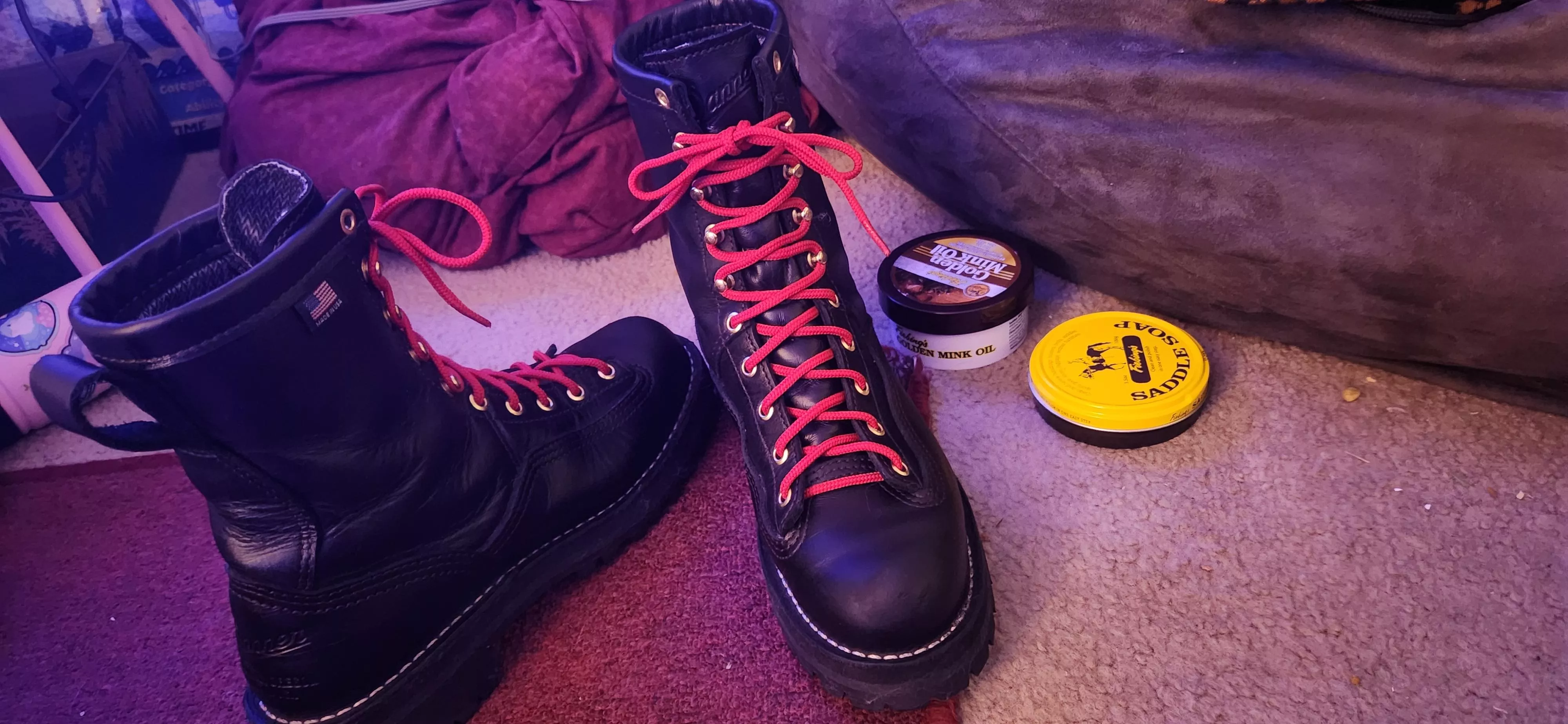 I was worried red laces would be a bit flashy for my Danners, but I actually love how they look