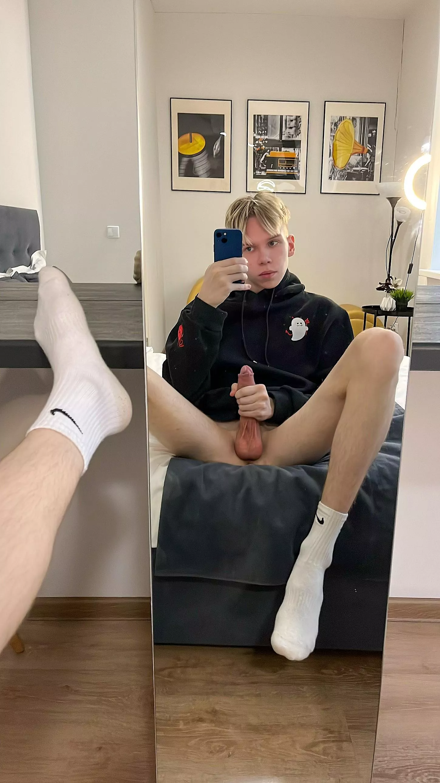 I’m a cute little twink right?