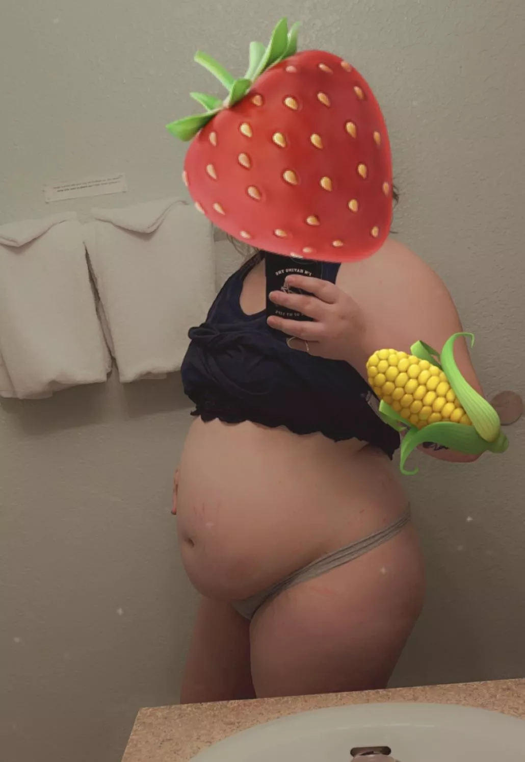 is that a belly hang?👀