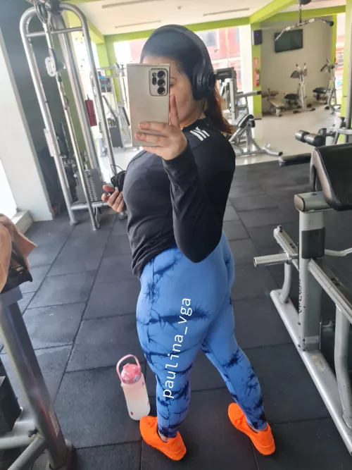 Let's make some squats naked