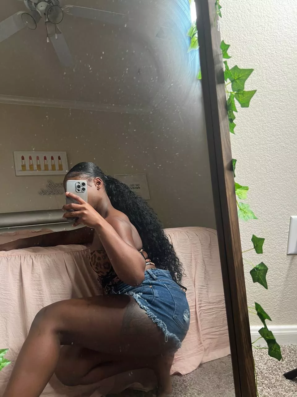 look at that thick thighs