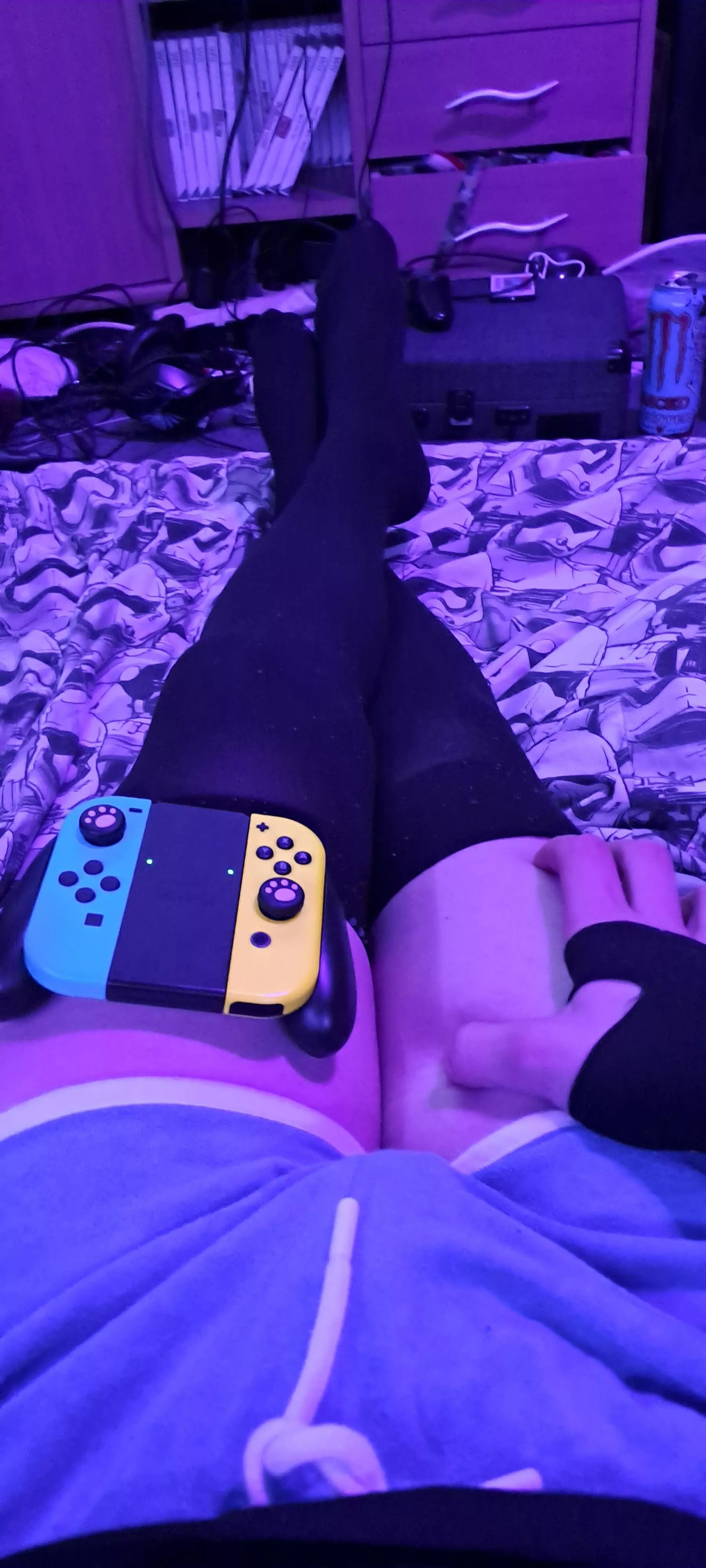 No one cnuddel with me