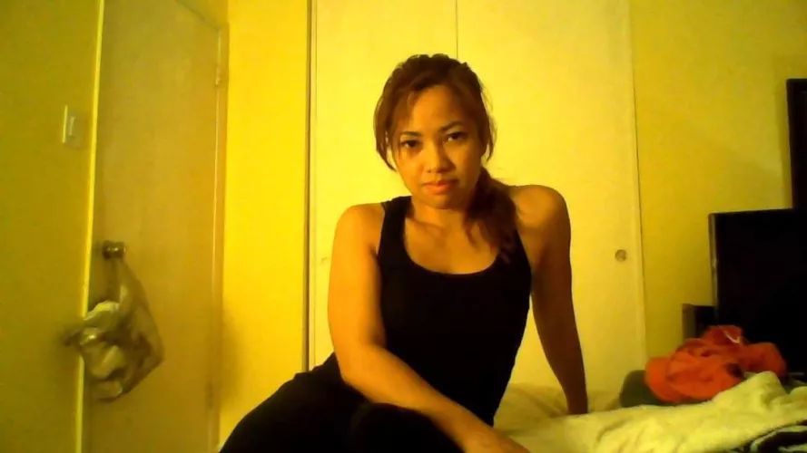 Quick pose from a Filipina MILF ❤️ ❤️ ❤️