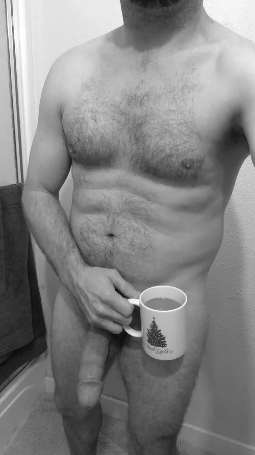 Tree is finally up, so am I 🎄