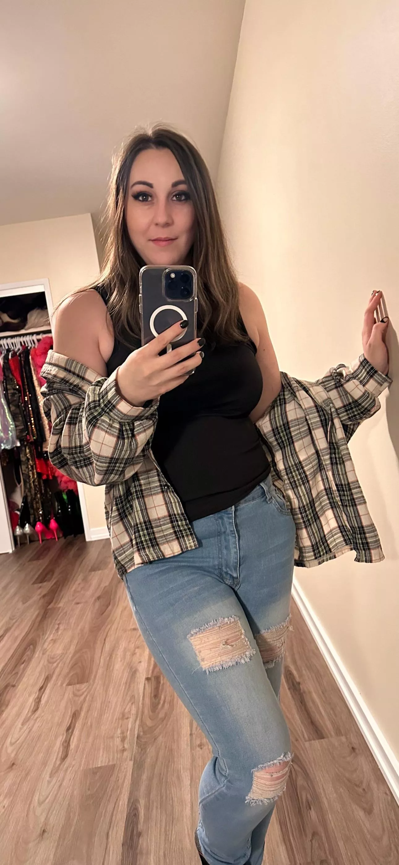 Wanna play with an older woman?