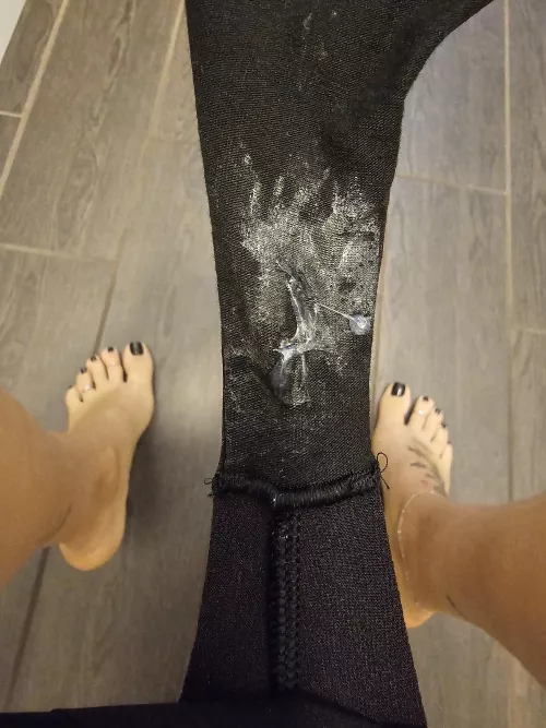 Was wondering why my panties felt so wet during my workout. 🫢 Most of it dried up but yum!