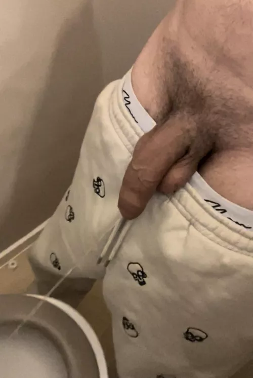 Watch my big pissing cock👅💦Dms open😈