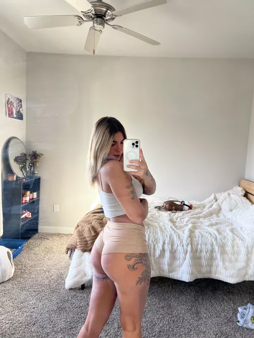 Would you like to spank this college booty?