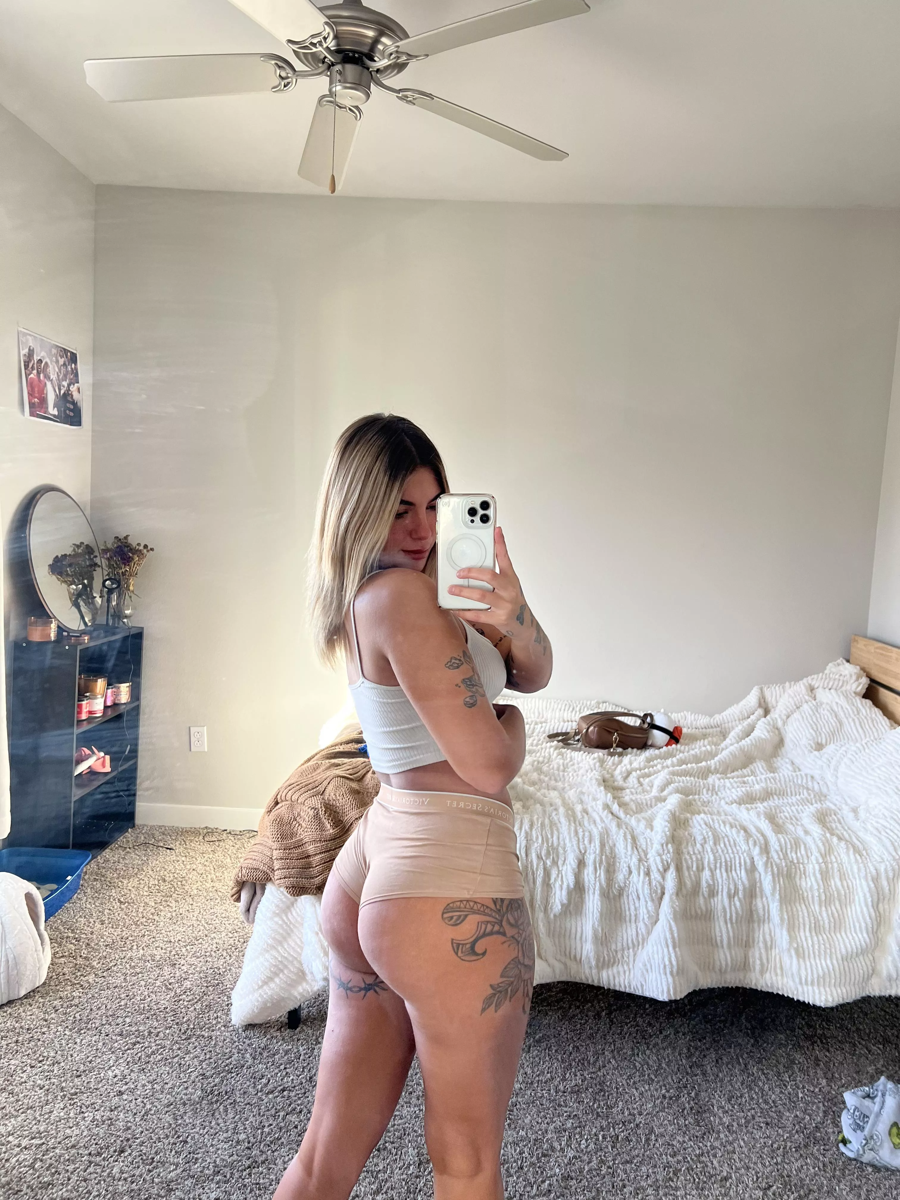 Would you like to spank this college booty?