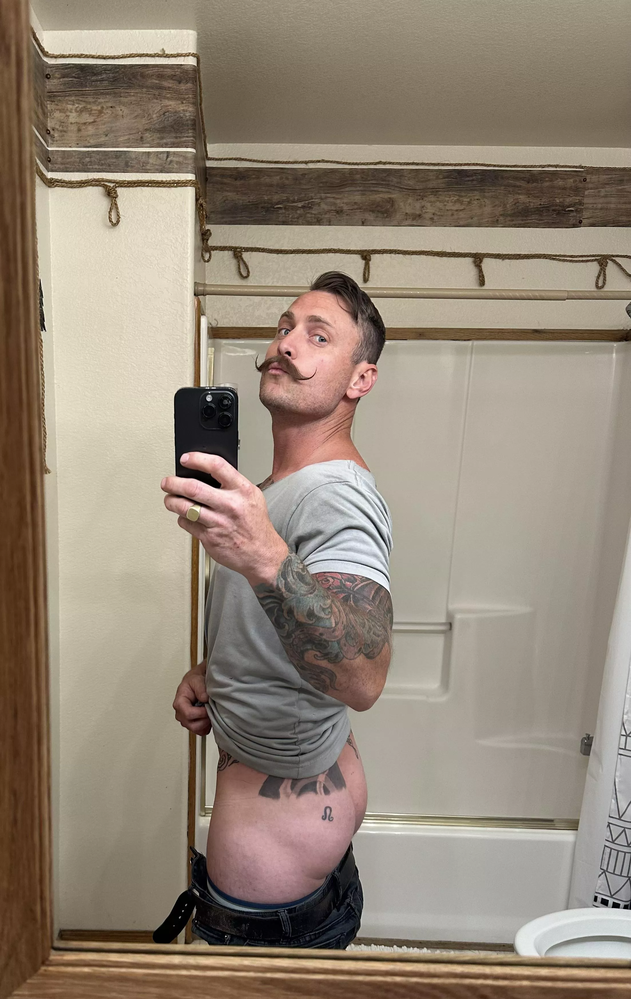 You ever wake up just feeling saucy?? So heres my bum.