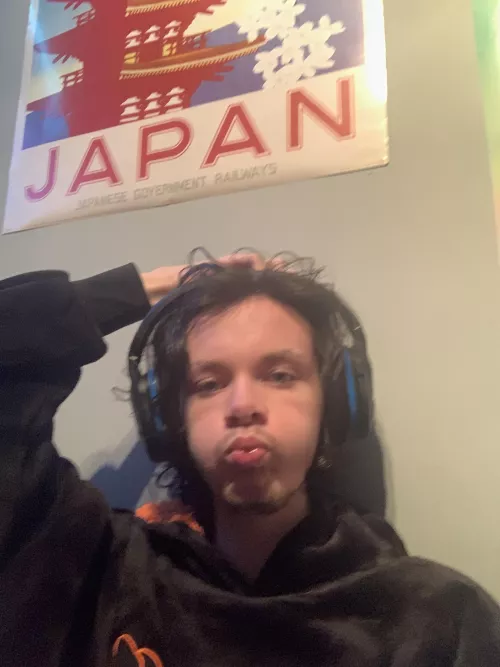 18 looking for people to play overwatch 2 with preferably around my age