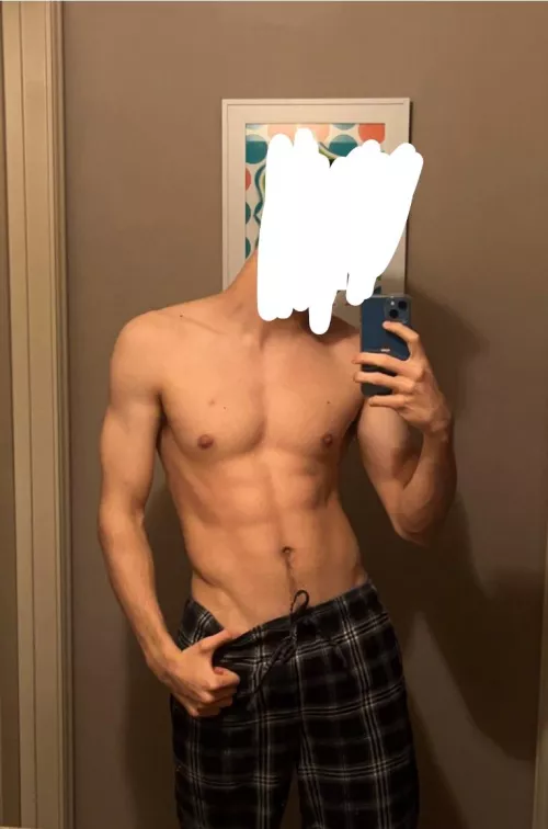 19 m jock with a bubble butt. Any doms wanna use and degrade me? Snap: anonjock8