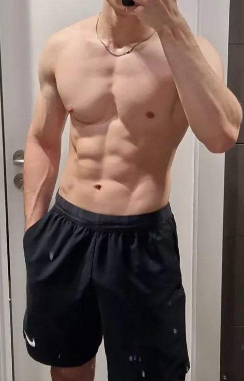 20 sub waiting for dom (abs+, max 23, kinky+, verbal+) vaaaaa200