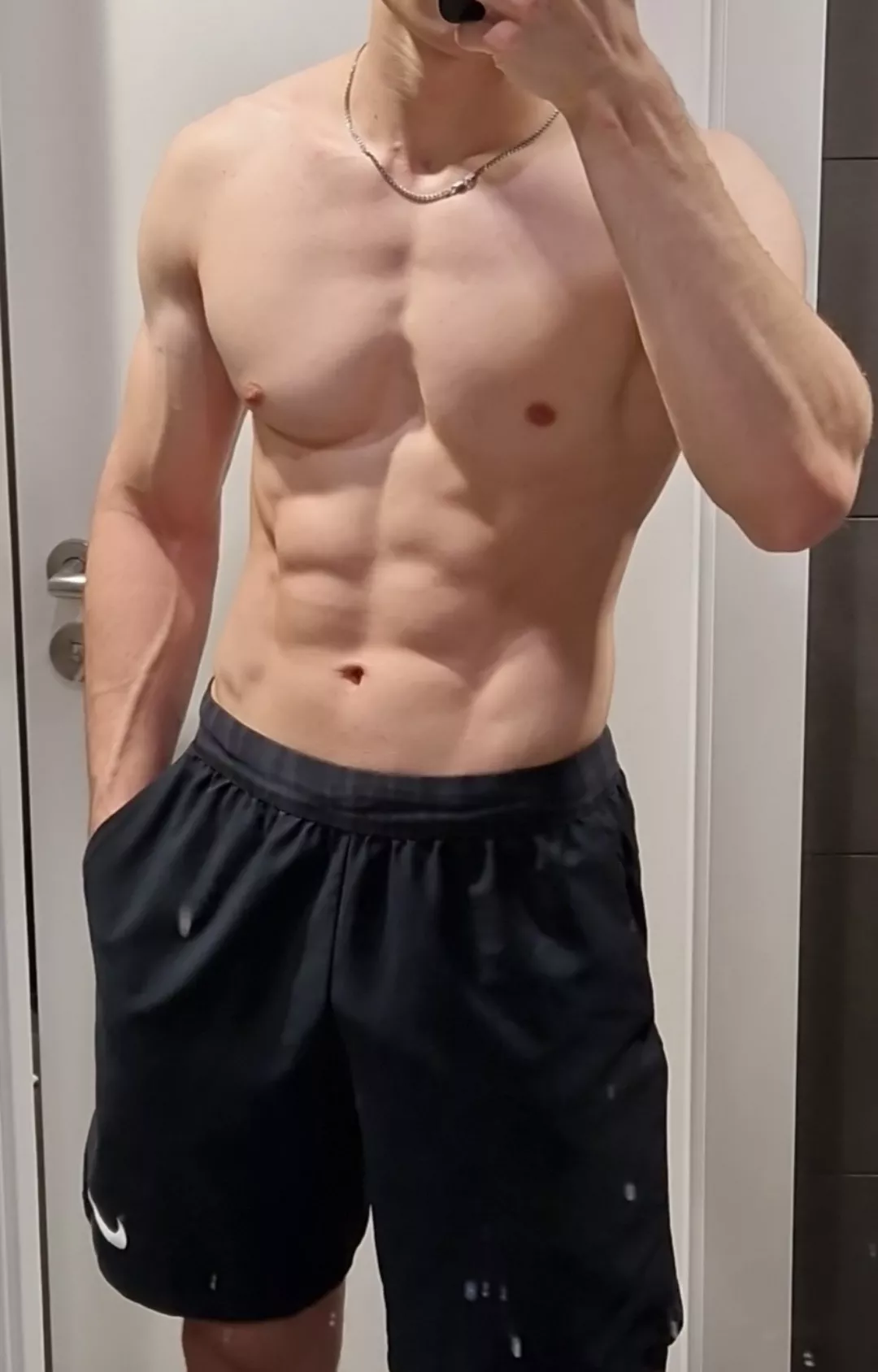 20 sub waiting for dom (abs+, max 23, kinky+, verbal+) vaaaaa200