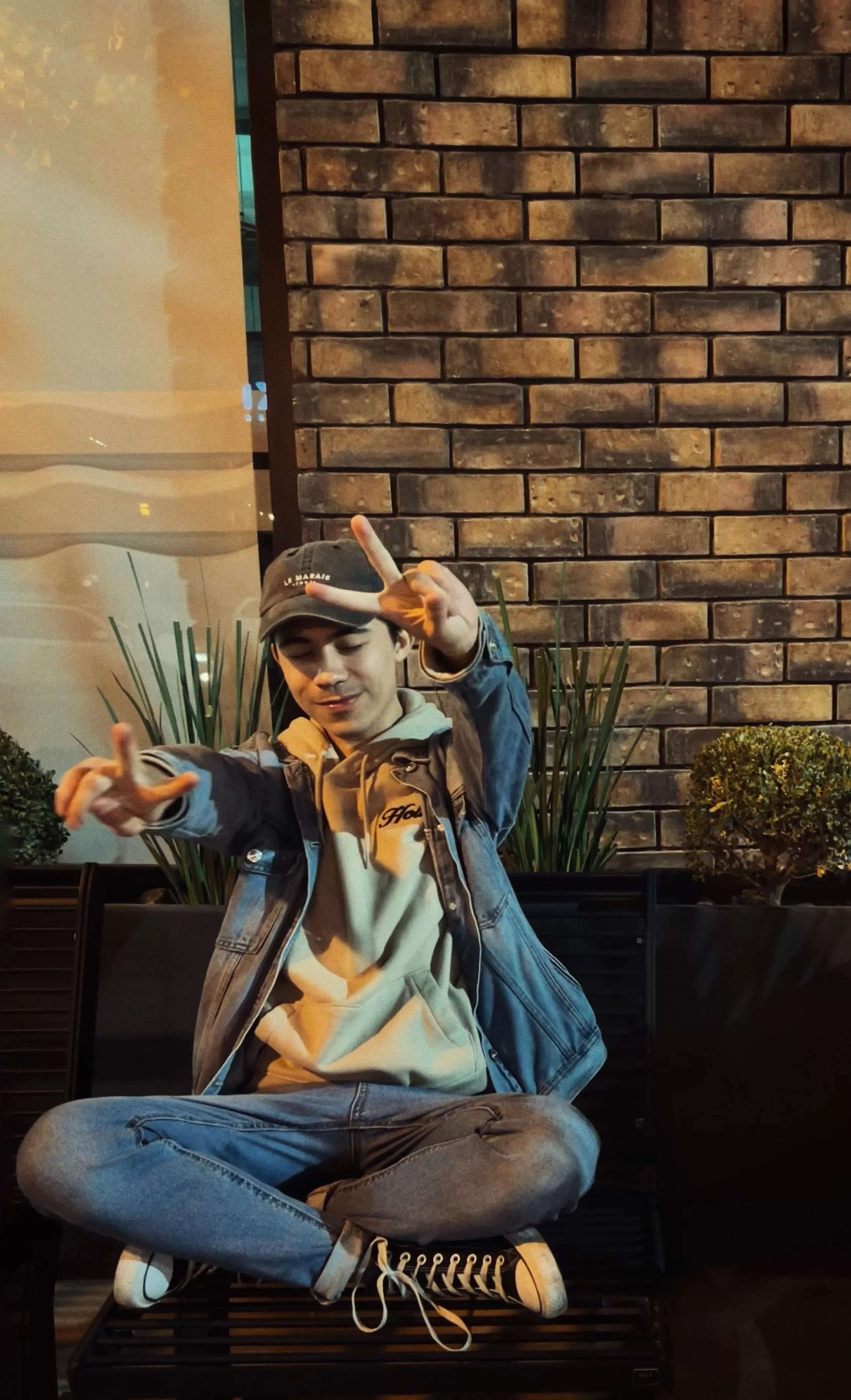 22 hi everyone. Wishing you all to have a nice day :)