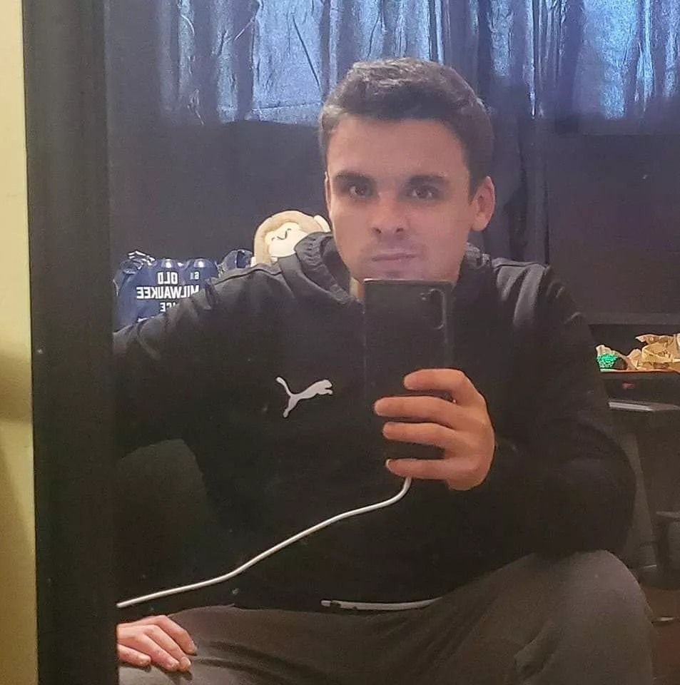 27 autistic gay. Am I cute? Never asked anyone before!