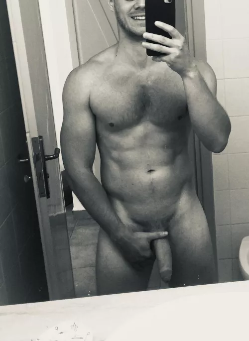 A thick one and a hotel room for the night, hotels gets me so horny 💀✌️