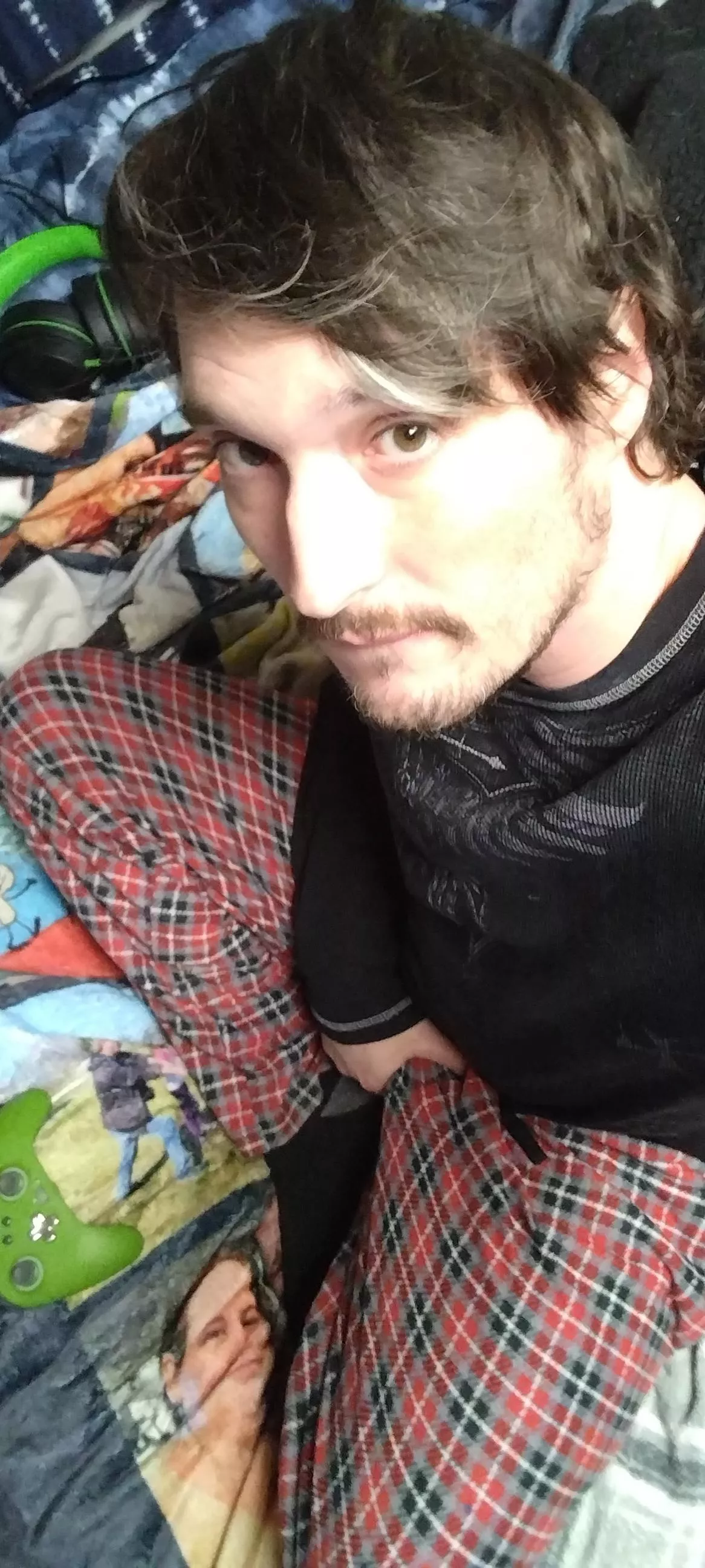 Come hang out and tease my tight ass