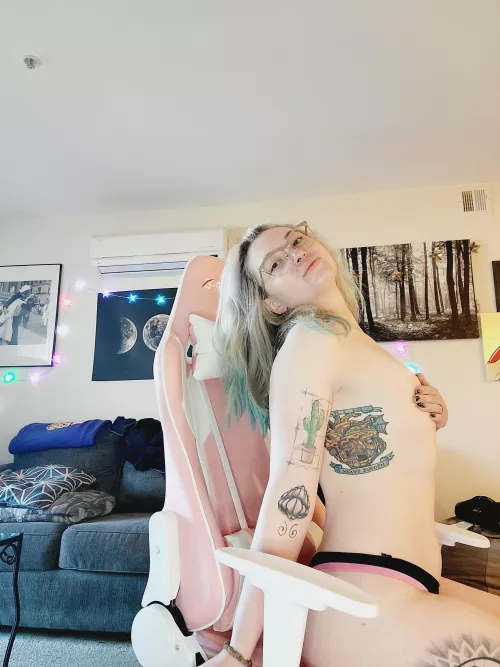 Do u like my new chair? 🥰