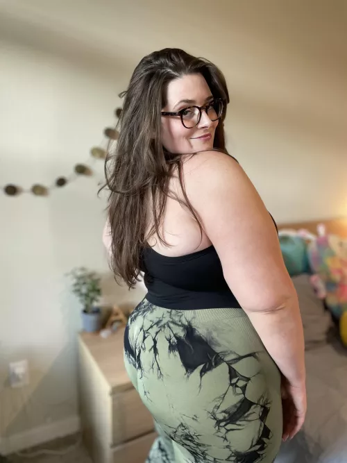 Fat girl with a fatter ass