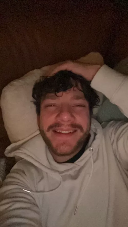 Fresh out of the shower and heard that I start a new job Friday 😀😀 really exited!! How is your day going bros?